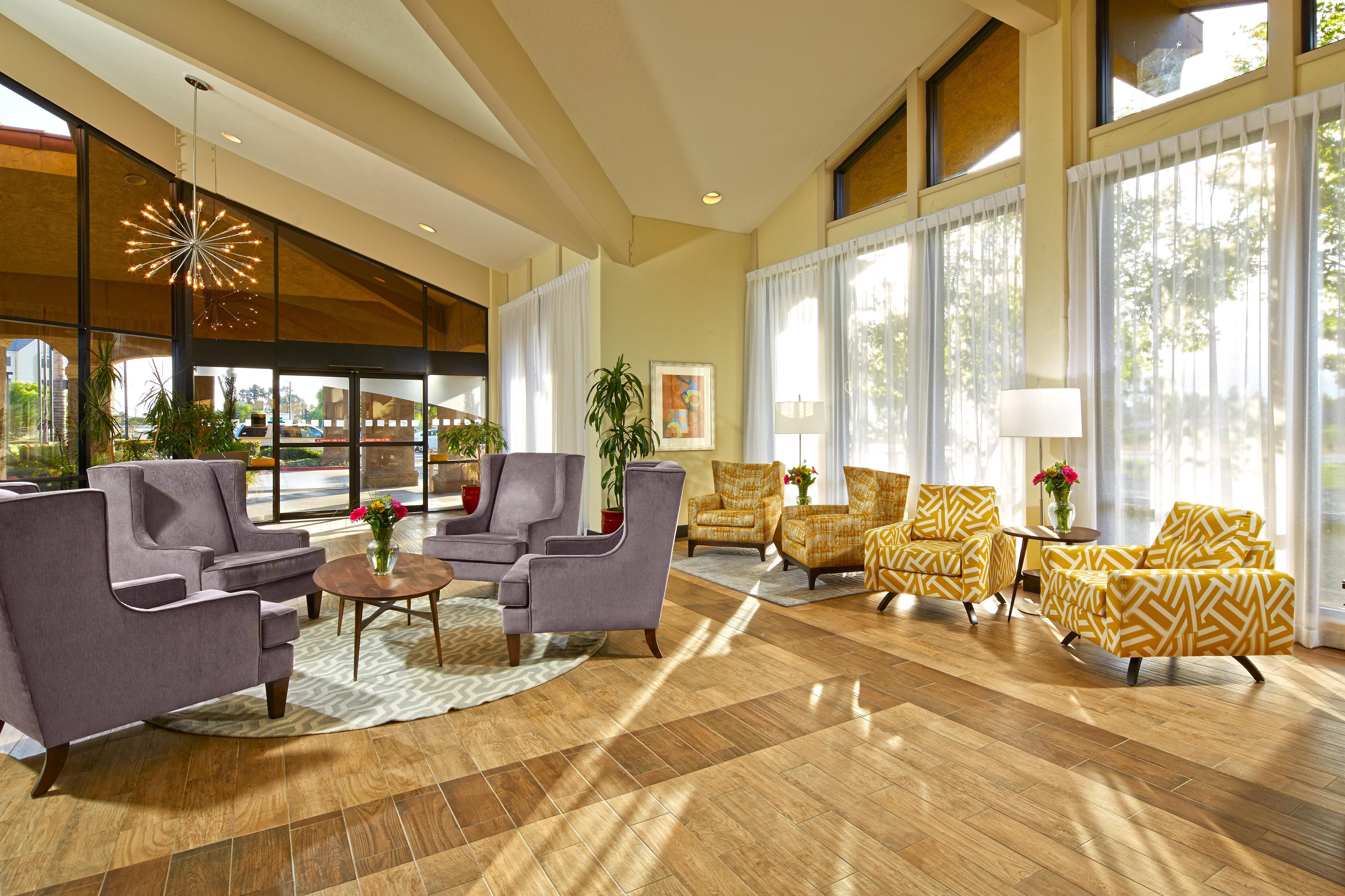 Holiday Inn & Suites Santa Maria By Ihg Exterior photo